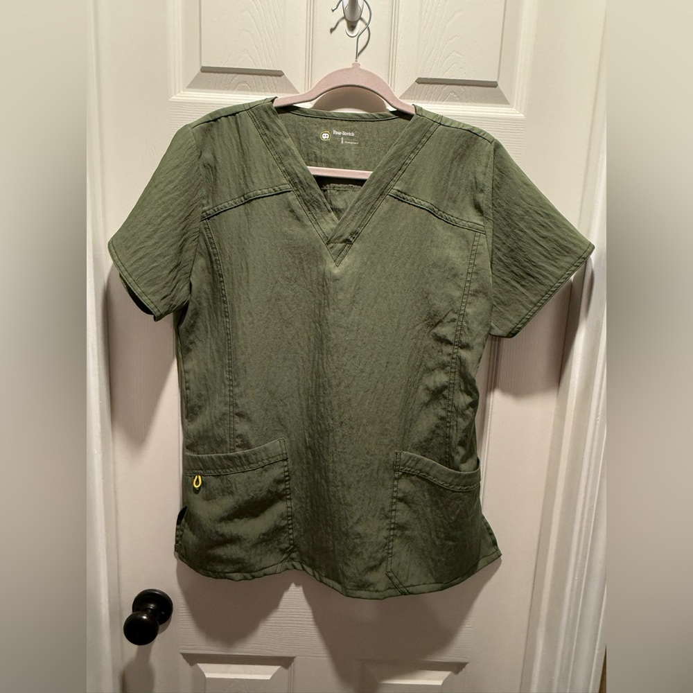 WinderWink scrub top